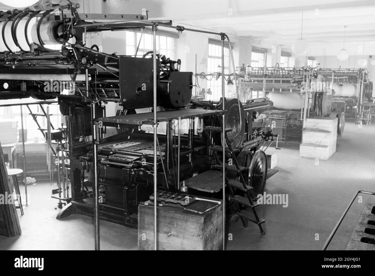 Rotationsdruckmaschinen in den Werken des Maschinenbaukonzerns MAN (Maschinenfabrik Augsburg-Nürnberg), Deutschland 1930er Jahre. Rotative negli impianti di ingegneria meccanica azienda MAN (Maschinenfabrik Augsburg-Nürnberg), Germania 1930s. Foto Stock