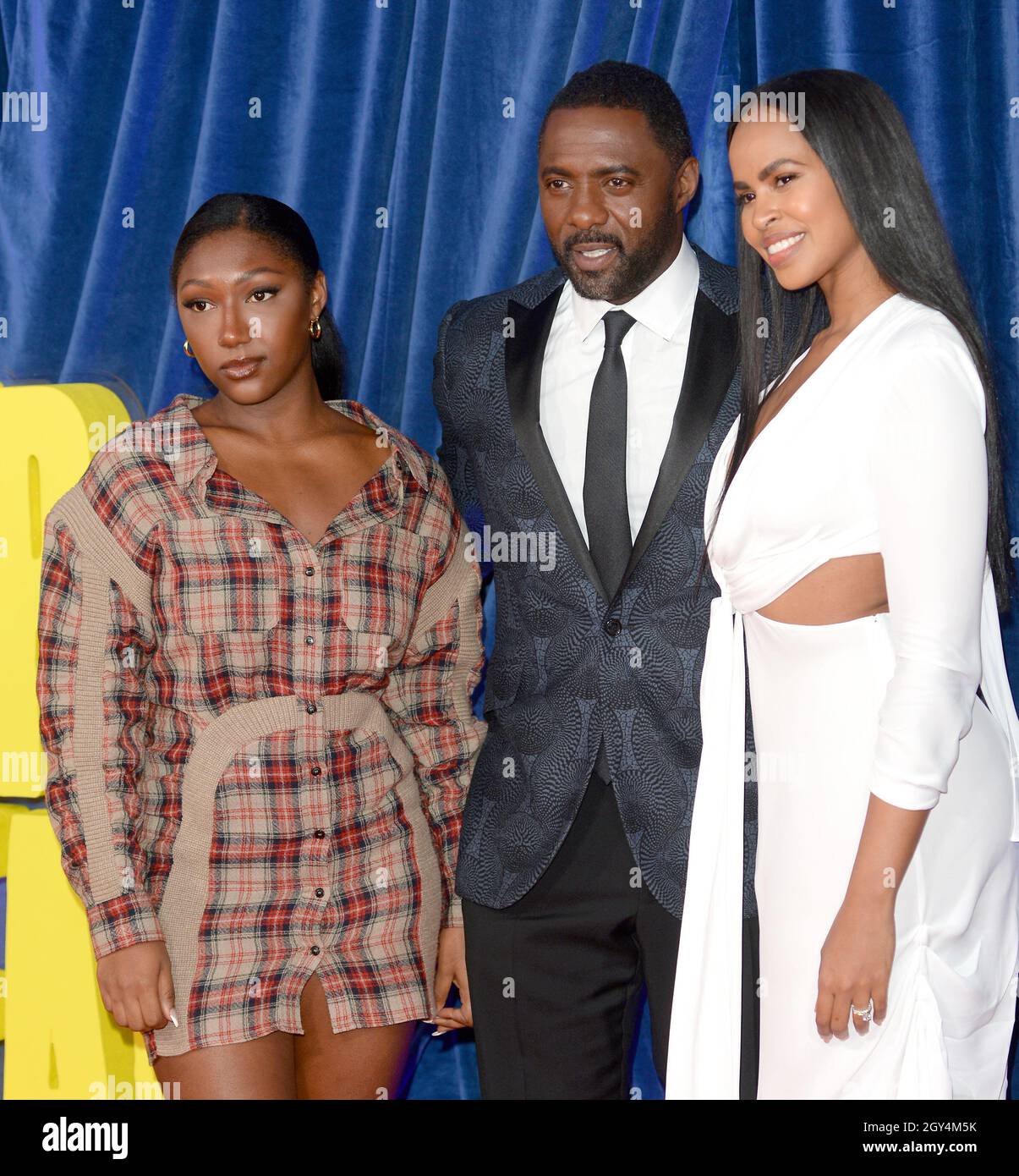 Foto da accreditare ©Alpha Press 078237 06/10/2021 Isan Elba, Idris Elba e la moglie Sabrina Dhowre Elba The Harder They Fall Premiere Opening Gala durante il BFI London Film Festival 2021 a Londra Foto Stock