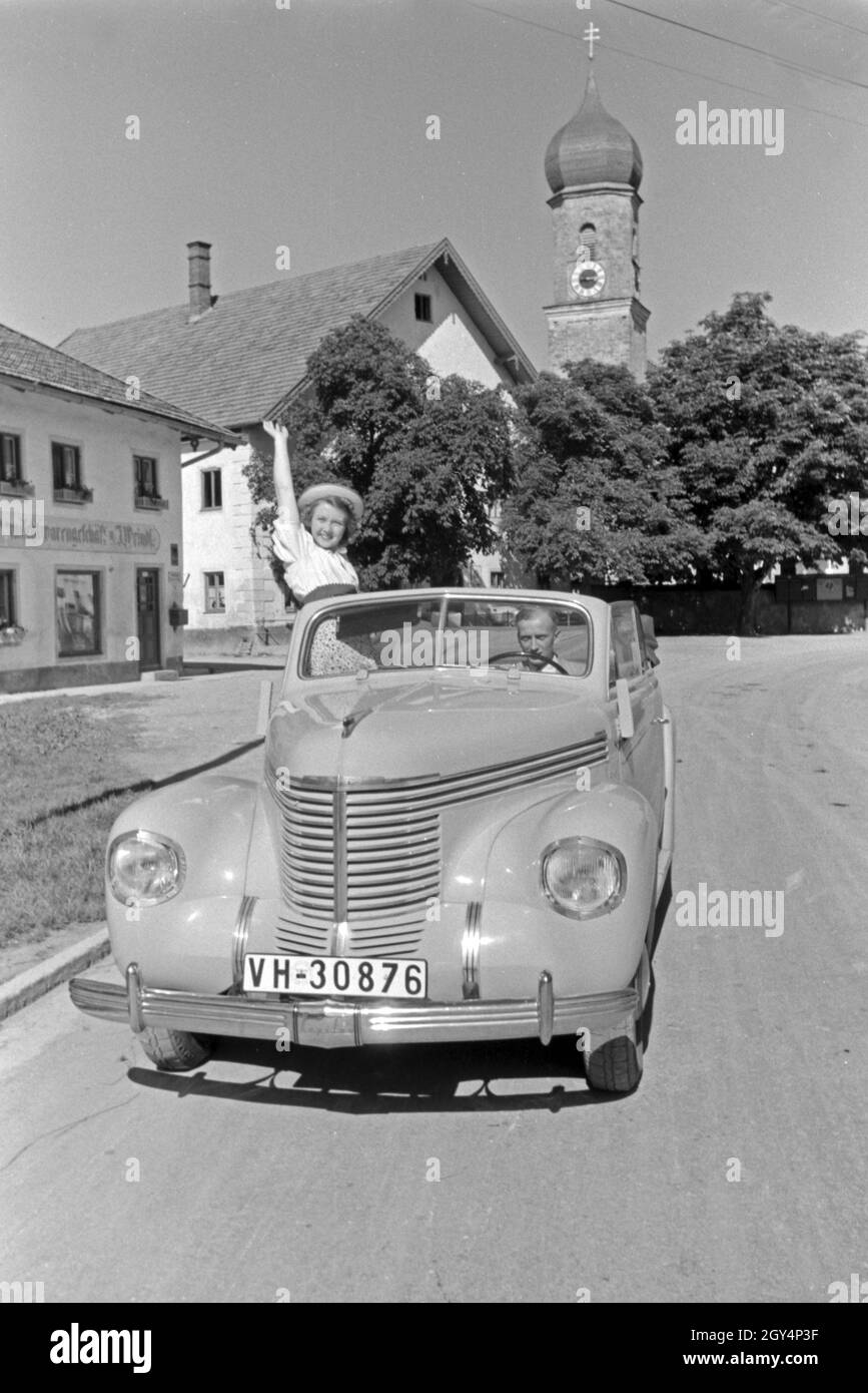 Die österreichische Schauspielerin Gusti Wolf macht Ferien auf dem Lande, Deutschland 1930er Jahre. Attrice austriaca Gusti Wolf in vacanza in campagna, Germania 1930s. Foto Stock