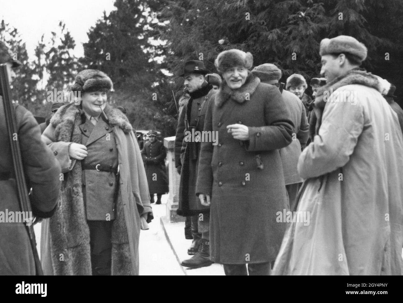 "Hermann Göring (a sinistra) è stato su invito del presidente polacco Ignacy Moskicki (a destra) il 19 febbraio 1937 ad una caccia nella zona di caccia statale Bialowieza (Bialowies) in Polonia. Goering era tra le altre cose ''Reichsjägermeister'' nello stato nazista. [traduzione automatizzata]' Foto Stock