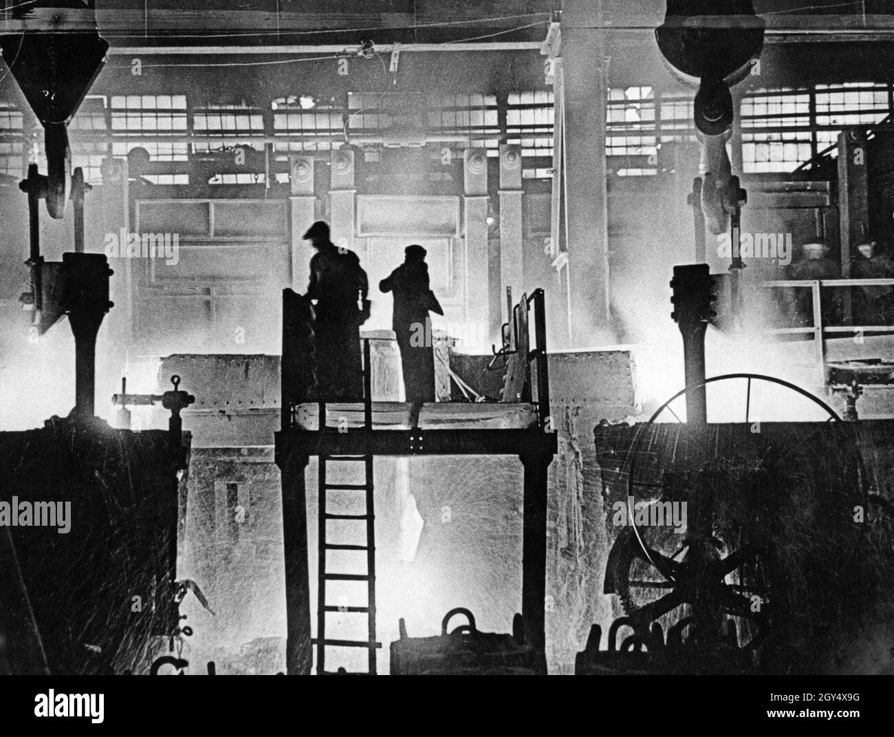 Acciaierie nella zona della Ruhr intorno al 1930 - Fotografia del fotogiornalista berlinese Felix H. Man. [traduzione automatizzata] Foto Stock