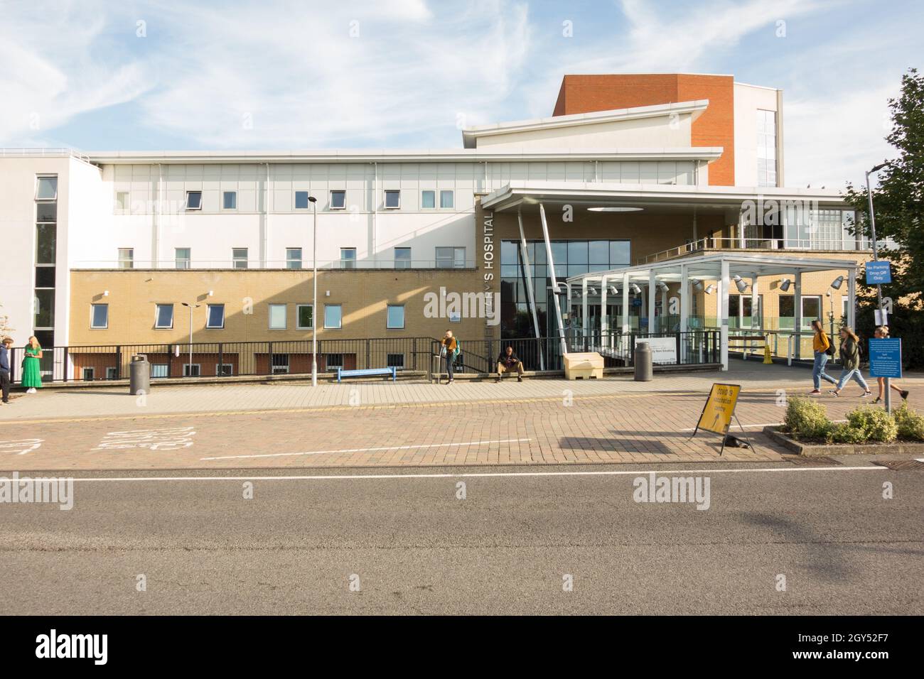 Ingresso al Queen Mary's Hospital, Roehampton, Londra, Inghilterra, Regno Unito Foto Stock