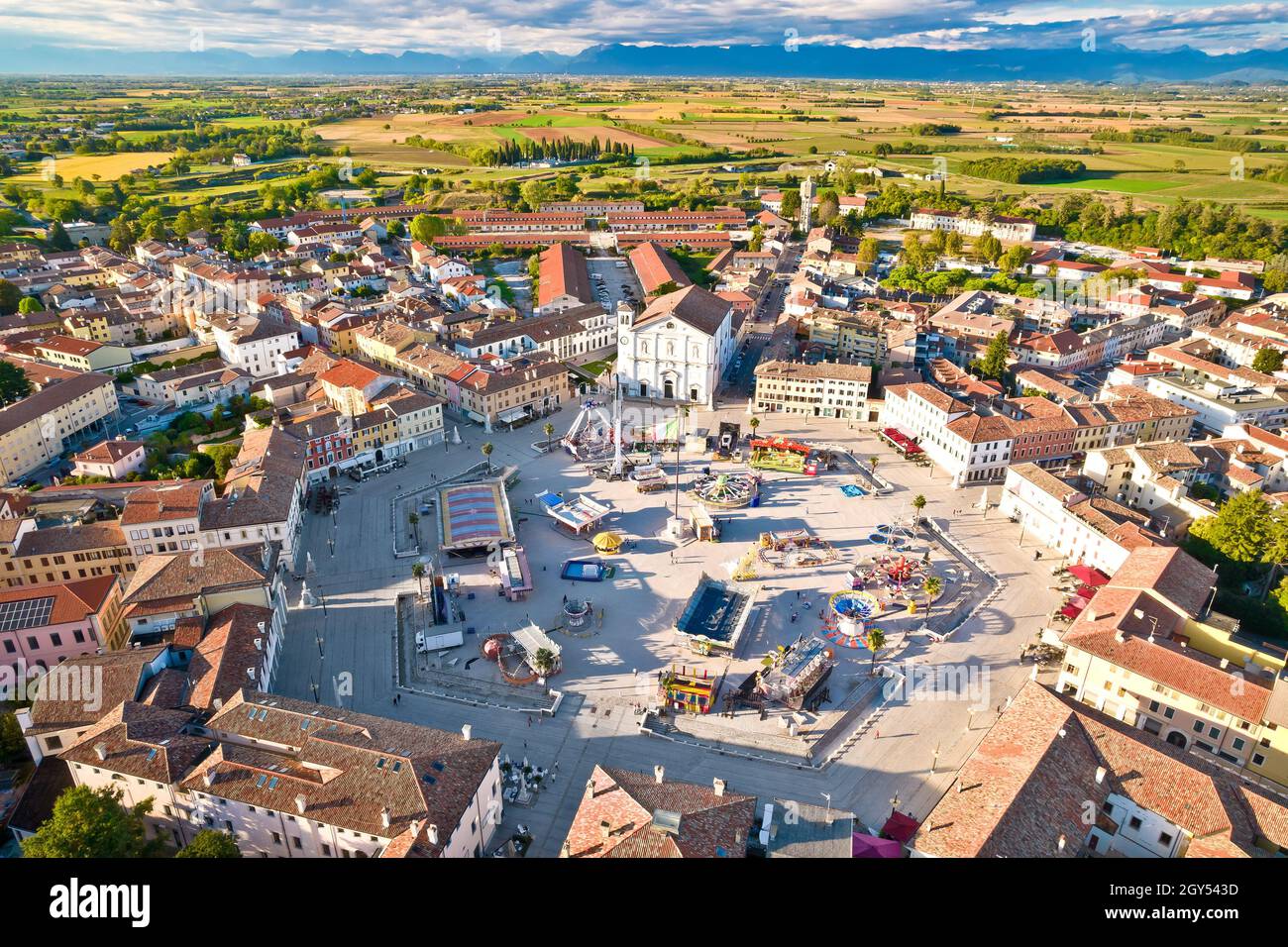 Città di Palmanova piazza esagonale parco divertimenti vista aerea, sito patrimonio dell'umanità dell'UNESCO nella regione Friuli Venezia Giulia Foto Stock