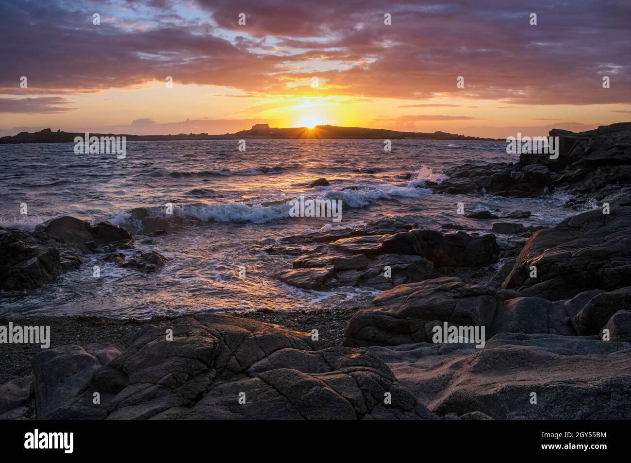 Lihou Island al tramonto da l'Erée promontorio, Guernsey, Isole del canale Foto Stock