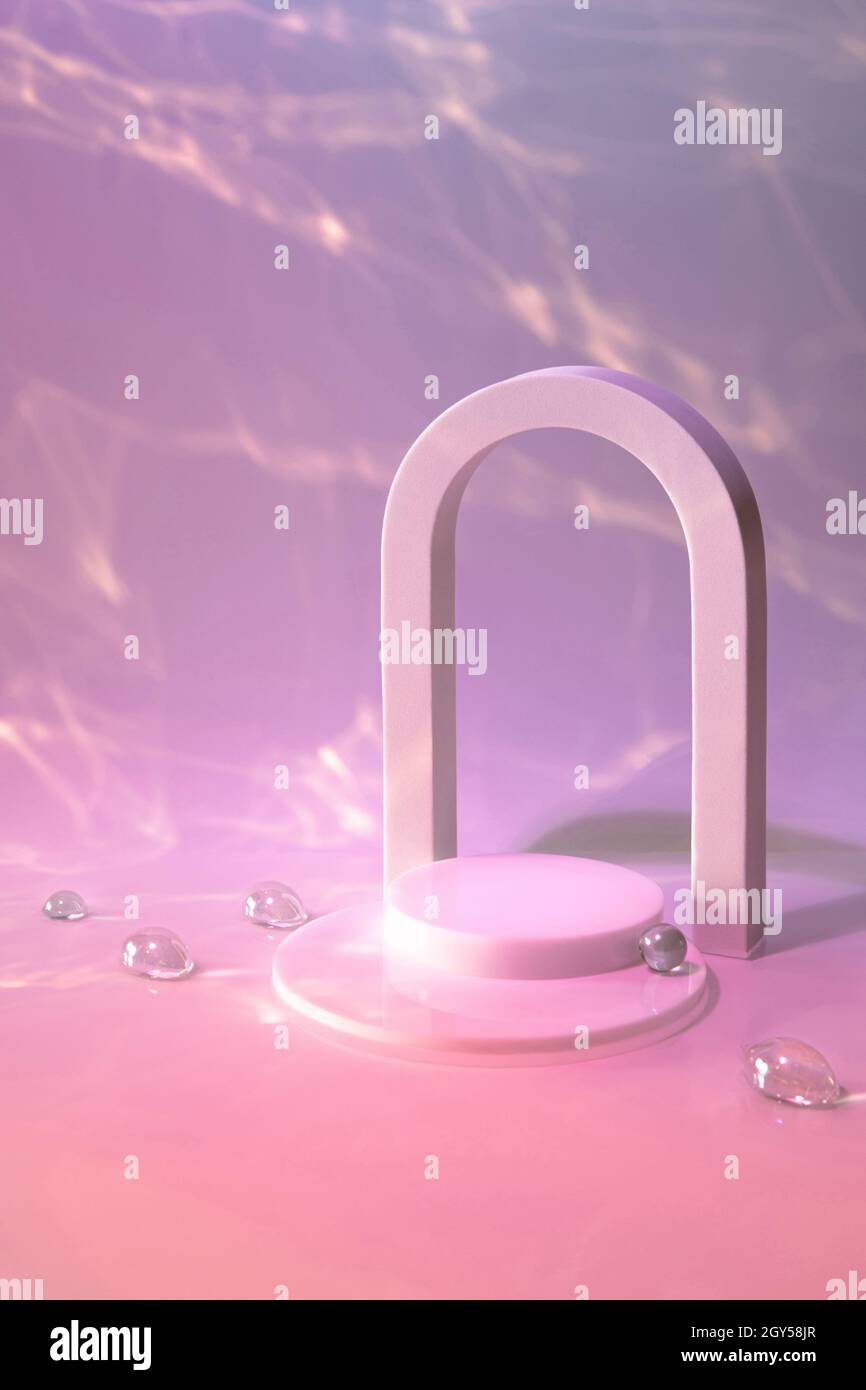 scena vuota con podio e arco su sfondo pastello Foto Stock