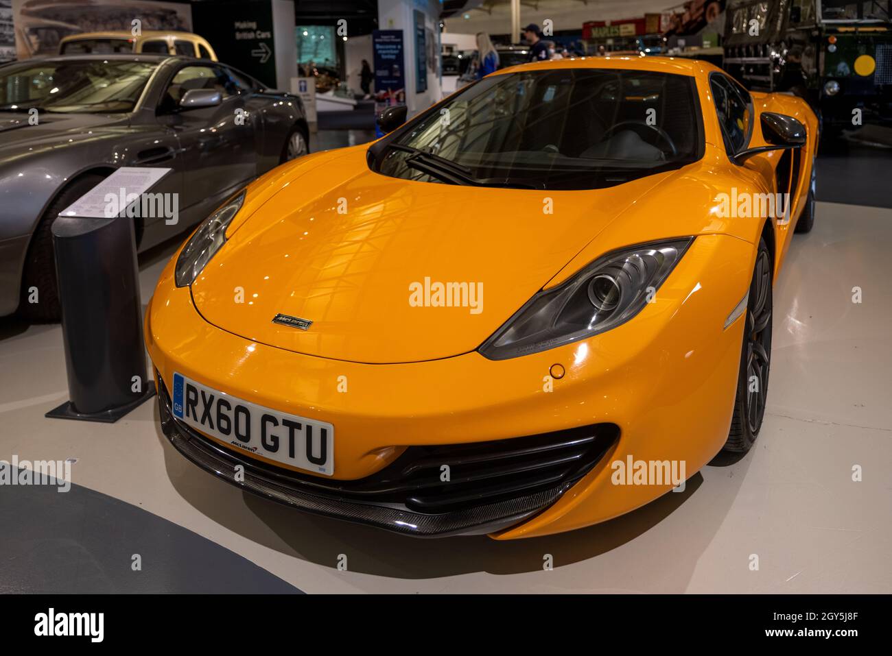 2010 McLaren MP4-12C ‘RX60 GTU’ in mostra al British Motor Museum di Gaydon, Warwickshire, Regno Unito Foto Stock