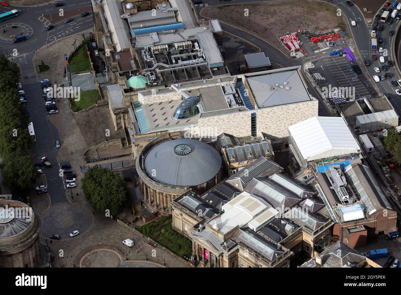 Vista aerea della Biblioteca Centrale, Walker Art Gallery & World Museum a Liverpool Foto Stock