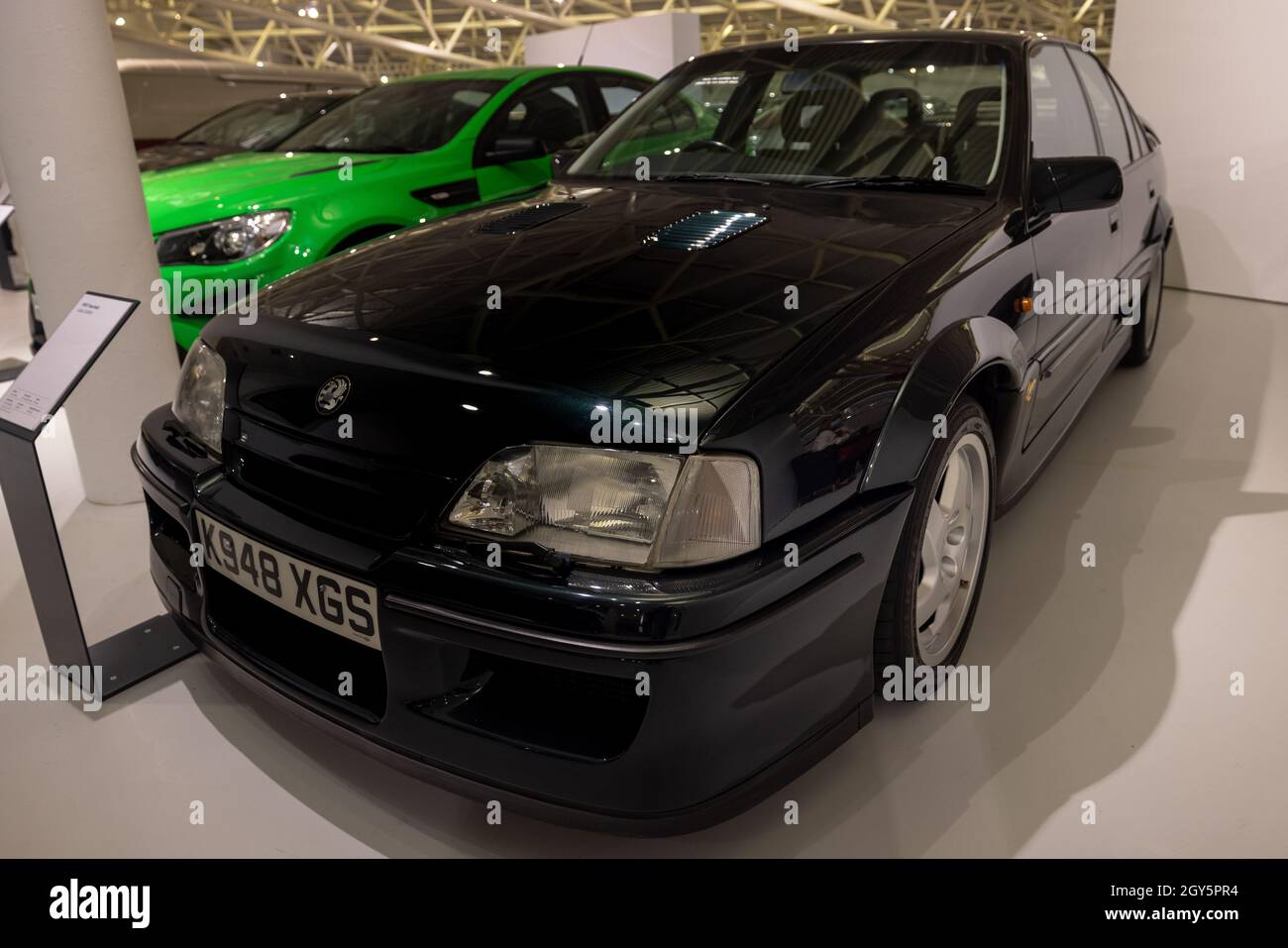 1993 Vauxhall Lotus Carlton Turbo ‘K948 XGS’ parte della Vauxhall Heritage Collection in esposizione al British Motor Museum di Gaydon, Warwickshire, Regno Unito Foto Stock