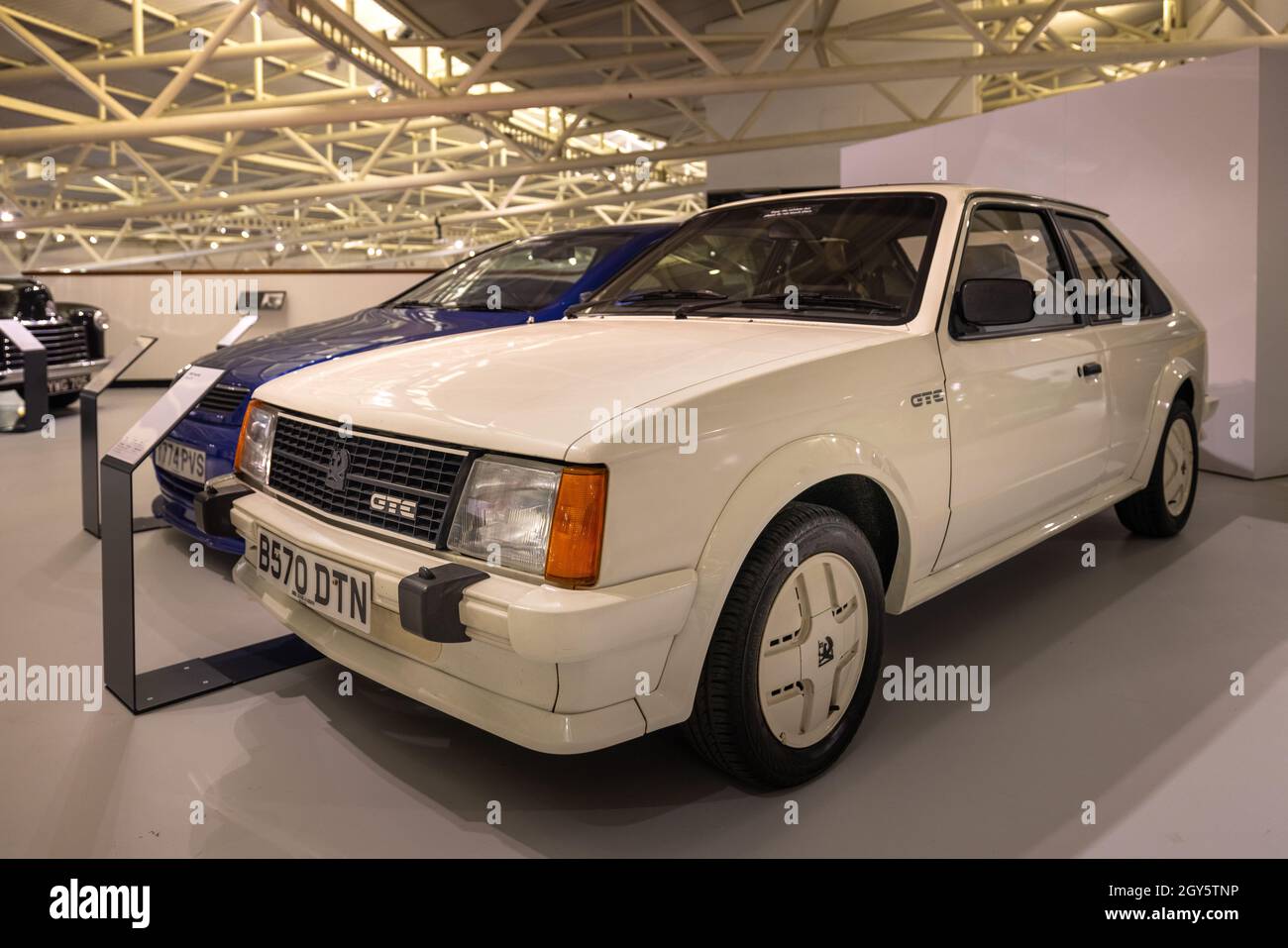 1984 Vauxhall Astra GTE ‘B570 DTN’ parte della Vauxhall Heritage Collection in esposizione al British Motor Museum di Gaydon, Warwickshire, Regno Unito Foto Stock
