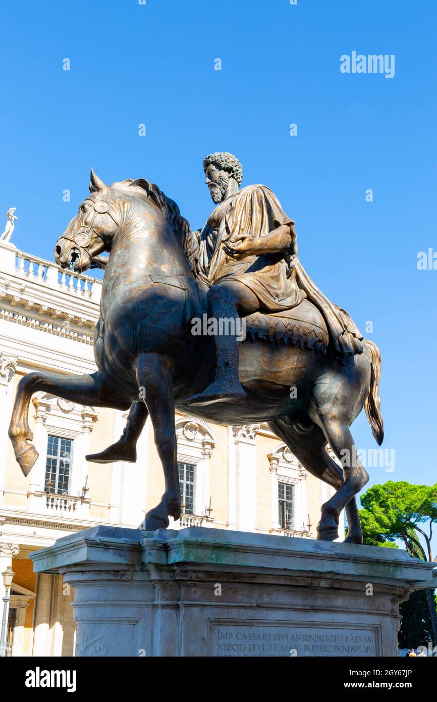 Roma, Italia - 8 ottobre 2020: Campidoglio su Piazza del Campidoglio progettato da Michelangelo, statua equestre di Marco Aurelio e Michelang Foto Stock