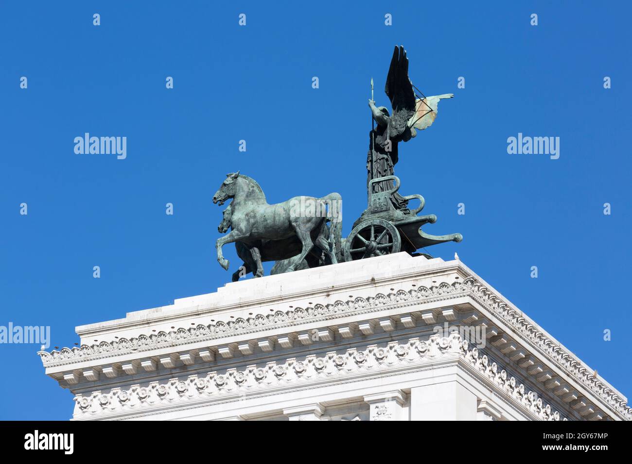 Monumento a Vittorio Emanuele II (Monumento Nazionale a Vittorio Emanuele II) su Piazza Veneta. La Quadriga dell'unità in cima a Propylea, Roma, Ital Foto Stock