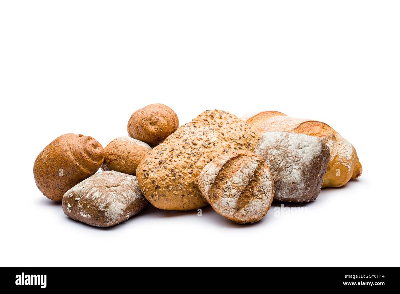 assortimento di pane cotto su sfondo bianco Foto Stock