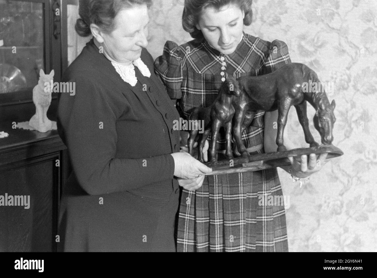 Die Weltmeisterin Anni Kapell bei ihrer Familie, Deutsches Reich 1941. Campione del Mondo Anni Kapell presso la sua famiglia, Germania 1941 Foto Stock