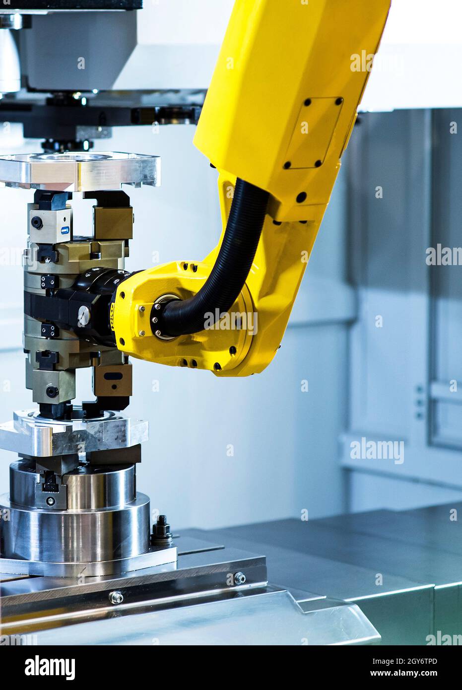 Realtà aumentata per il concetto di settore. Applicazione di controllo del sistema di automazione e robotica per automatizzare il braccio del robot in background di produzione intelligente Foto Stock
