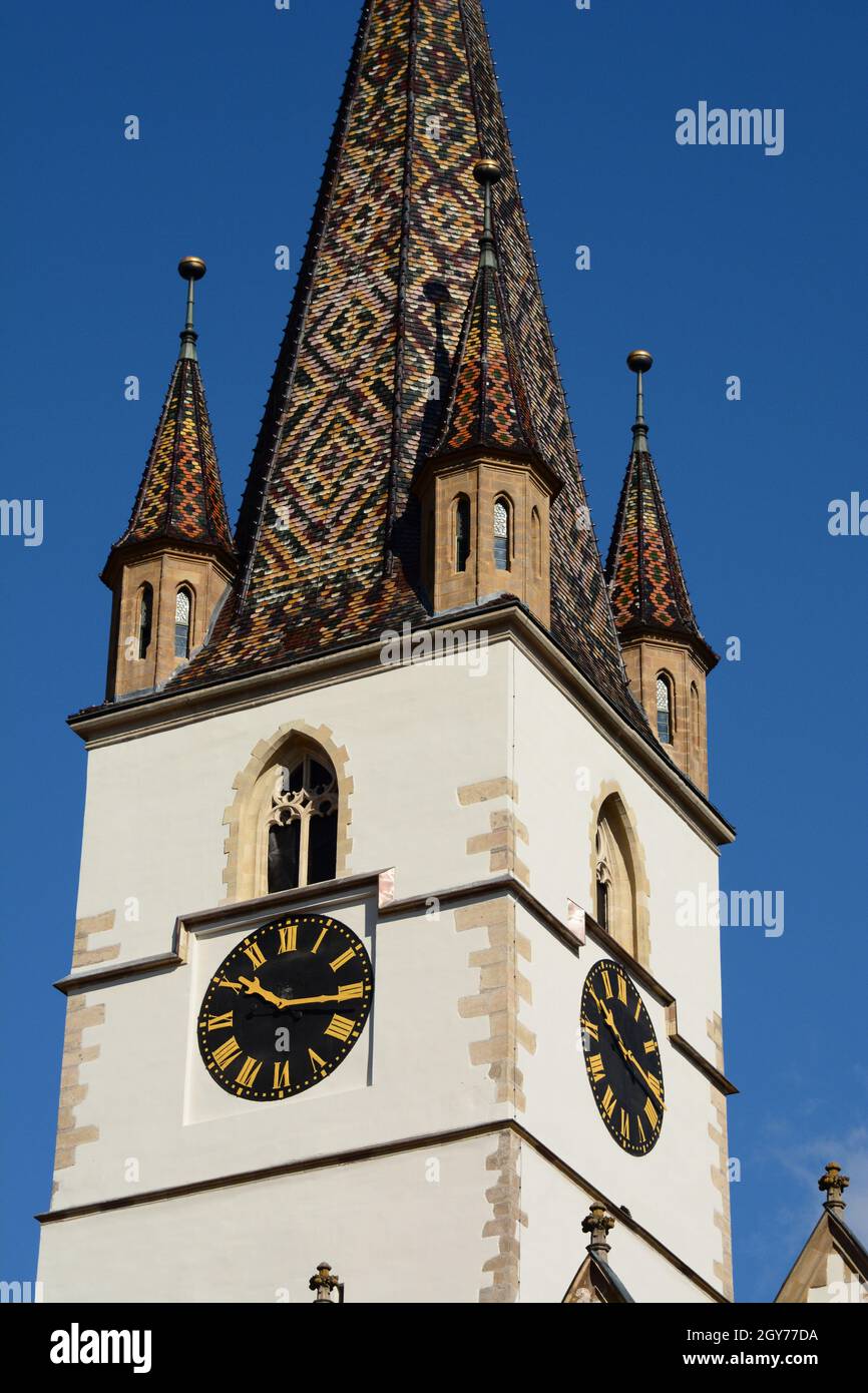 Dettagli del campanile della Cattedrale Luterana. Sibiu. Transilvania. Romania Foto Stock
