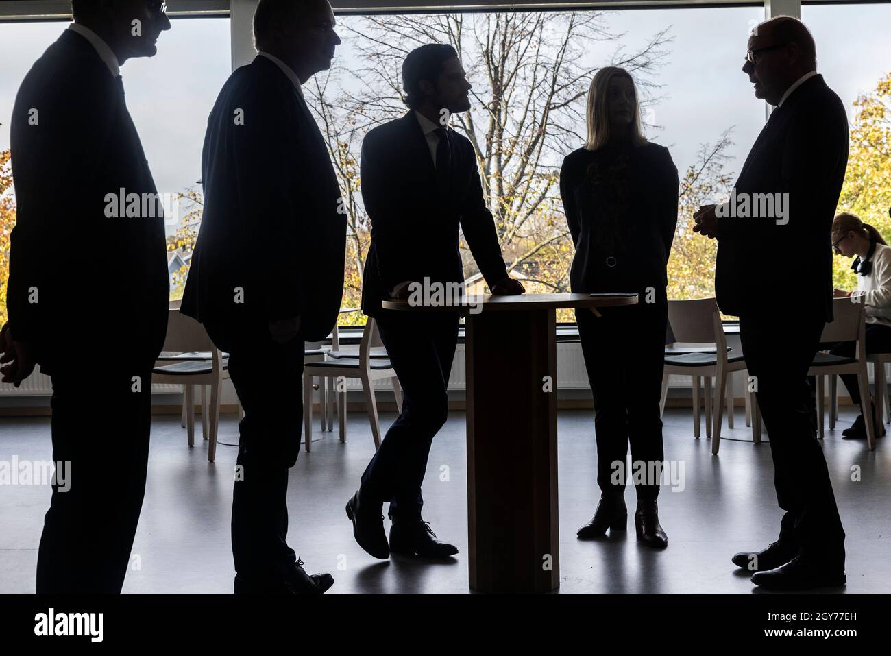 Il principe Carlo Filippo visita la scuola secondaria superiore Wisbygymnasiet a Visby, Gotland, il 7 ottobre 2021. Il principe Carlo Filippo è in visita di un giorno a Gotland. Foto: Karl Melander / TT / codice 75135 Foto Stock