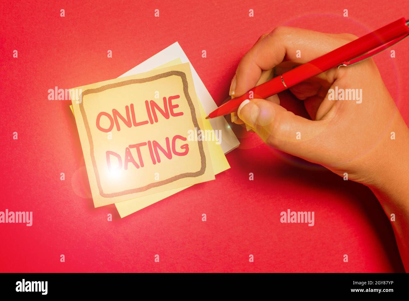 Ispirazione mostrando segno Online Dating, idea di business cercando relazioni di corrispondenza eDating Video chatting Scrittura Note e idee importanti New Bu Foto Stock