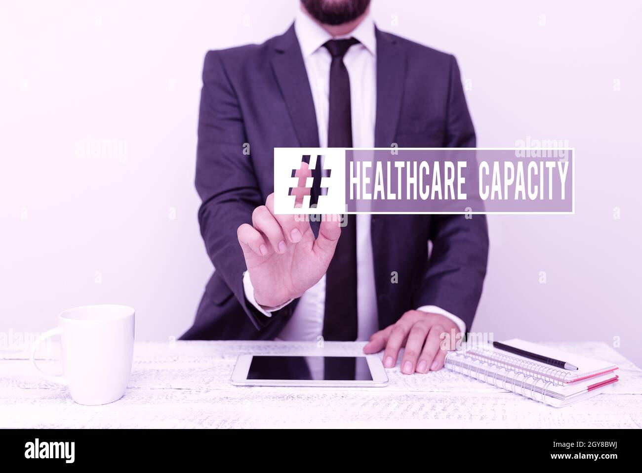 Testo manoscritto Healthcare Capacity, Business Concept quantità massima di pazienti fornita con il servizio medico giusto che presenta Communication Tec Foto Stock