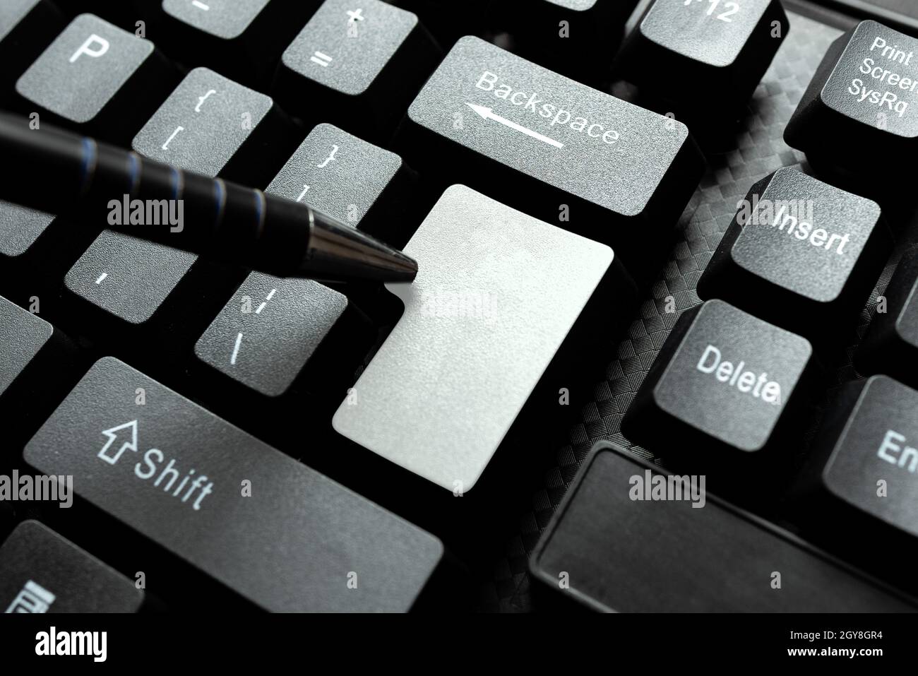 Pubblicazione di documenti scritti a macchina online, digitando un contratto a lungo termine Foto Stock