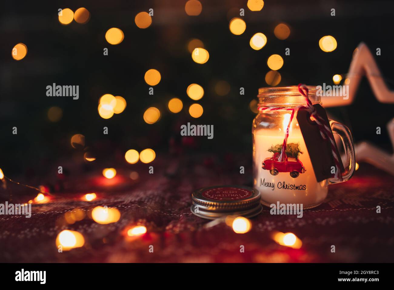 Sfondo candela di Natale, bokeh luci di natale, luce candela. Foto di alta qualità Foto Stock