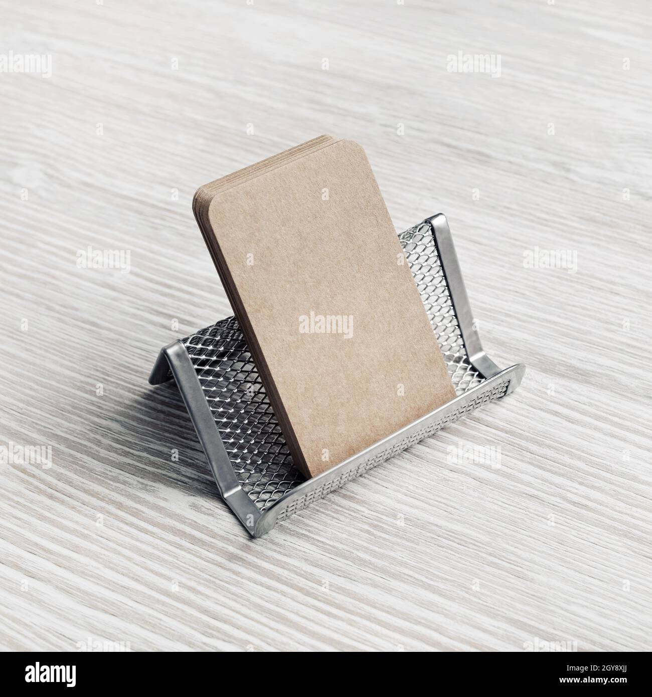 Foto di biglietti da visita Kraft e di porta carte di credito in bianco. Posizionamento del progetto. Foto Stock