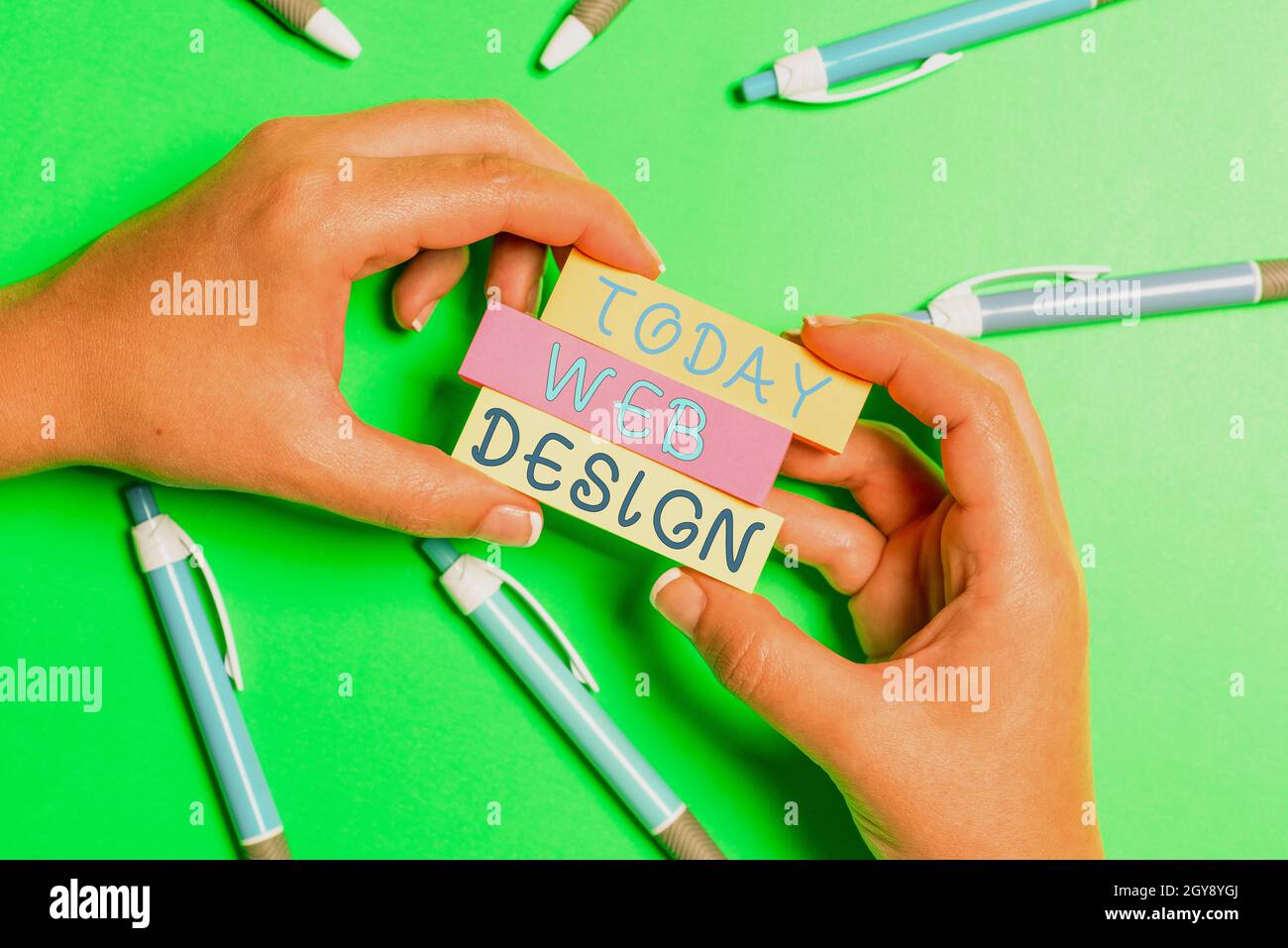 Ispirazione che mostra segno Web Design, Word scritto sulla creazione di sito web che include layout, contenuti, e grafica Brainstorming problemi e soluzione Foto Stock