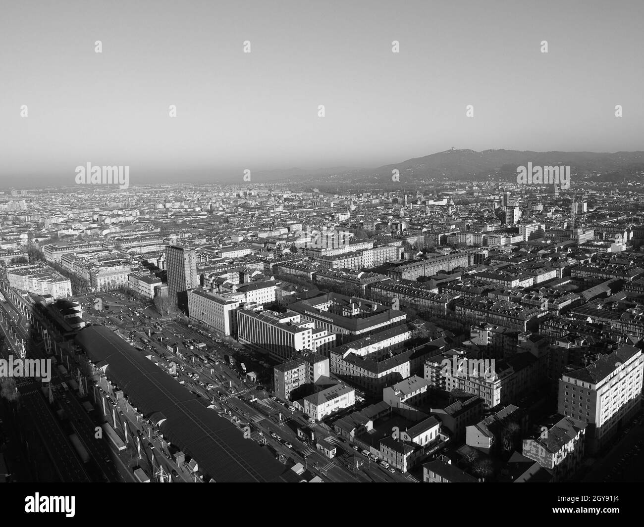 Veduta aerea della città di Torino, Italia con Piazza Castello in bianco e nero Foto Stock