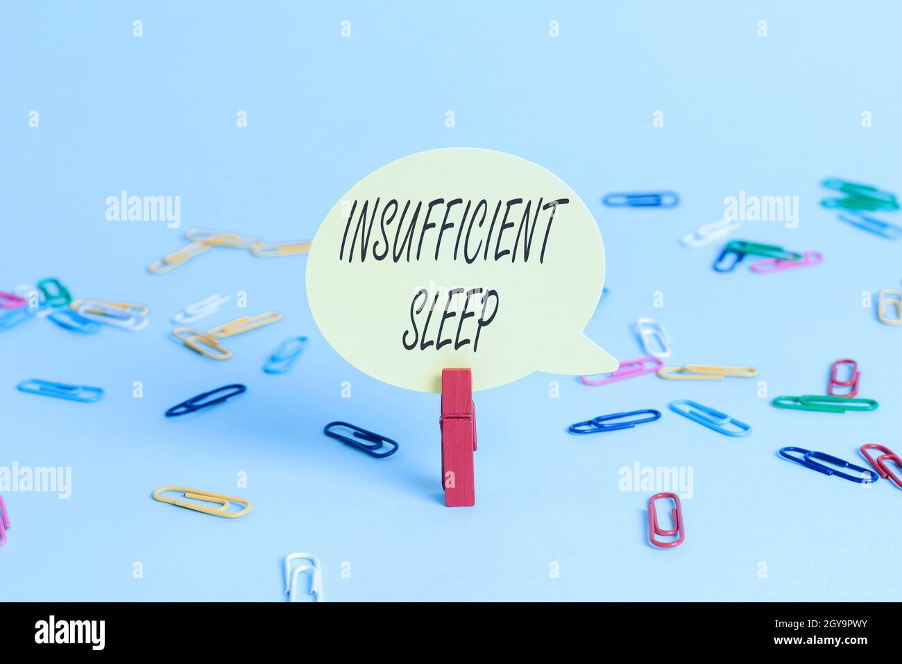 Scrittura che mostra il testo Insufficent Sleep, Business Showcase condizione di non avere abbastanza sonno o nap privation colorful Office Supplies Bright Foto Stock