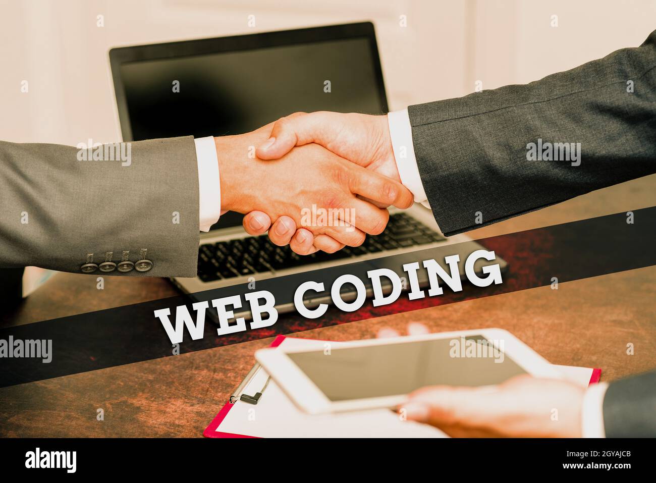 Sign display Web coding, Word per un sistema di simboli e regole utilizzati per rappresentare le istruzioni due professionisti ben vestito aziendale uomini d'affari Foto Stock