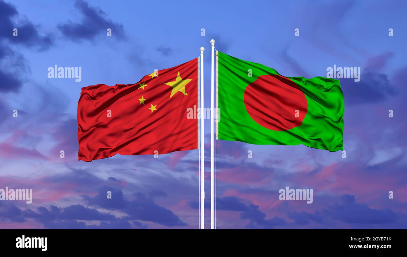 Cina e Bangladesh due bandiere su paletti e blu nuvoloso cielo Foto Stock
