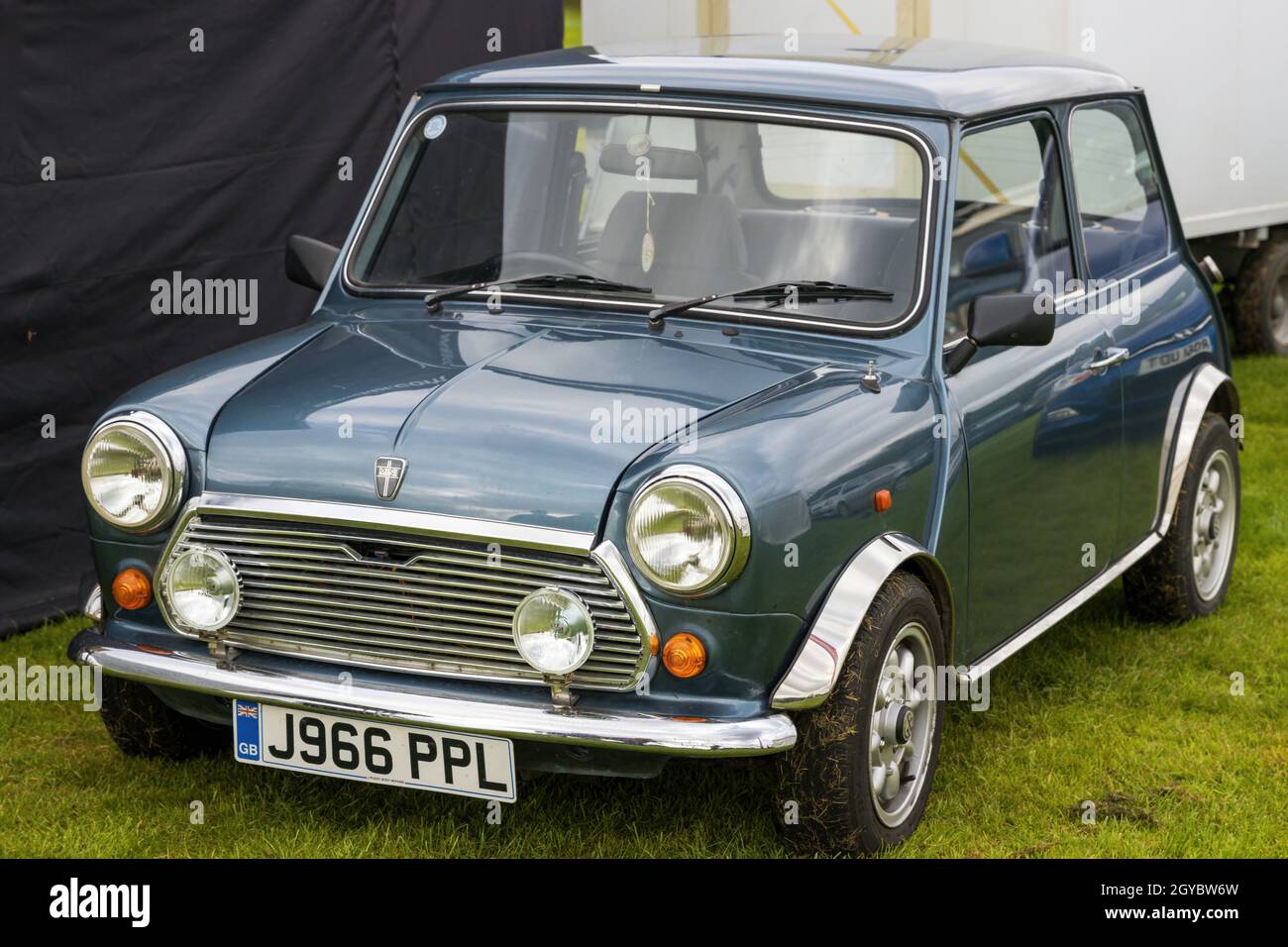 A 1991 Rover Mini, Reg No: J966 PPL, a Chew Stoke, Bristol UK, 19-09-2021. Foto Stock