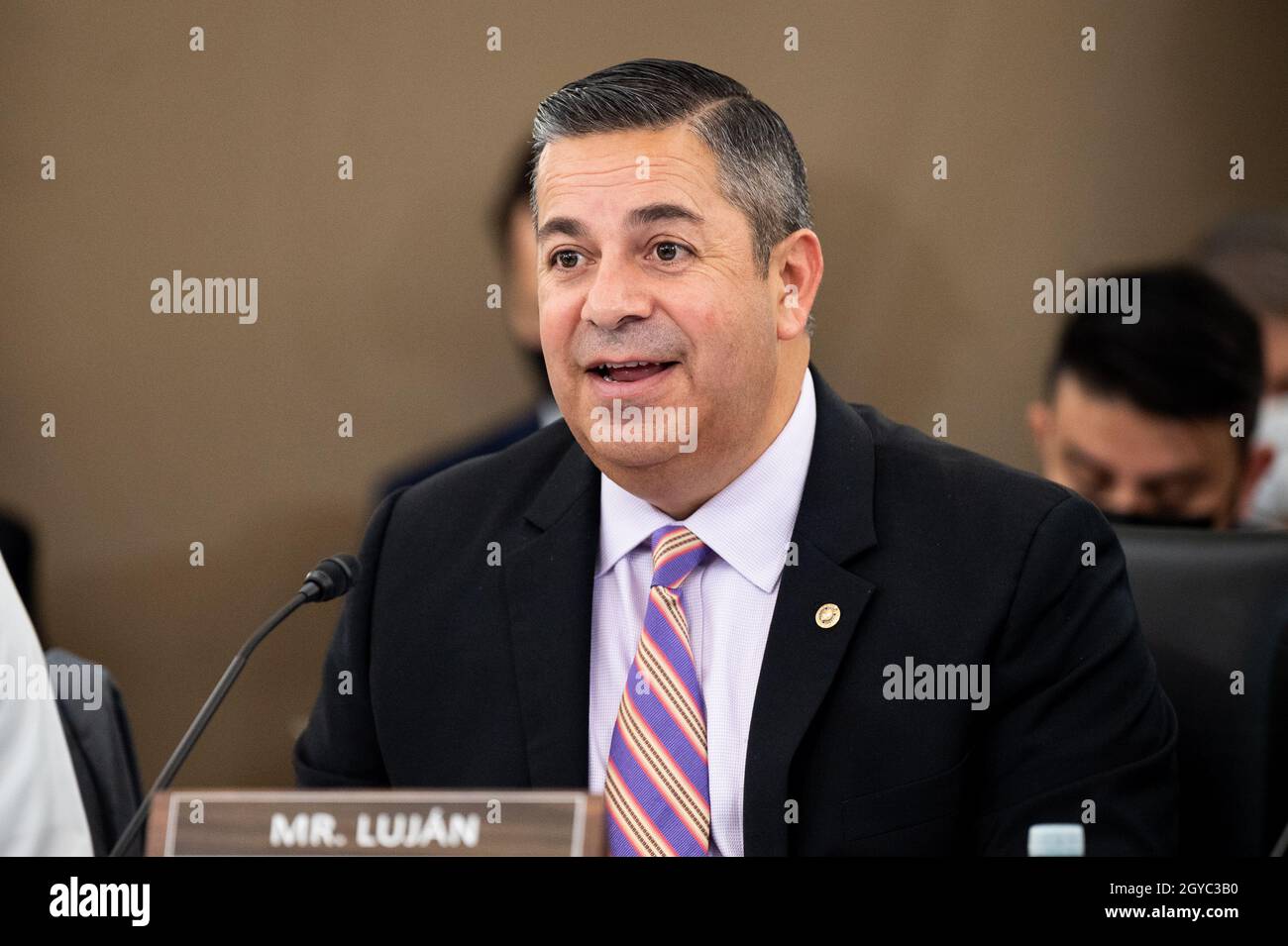 Washington, Stati Uniti. 07 ottobre 2021. Il senatore degli Stati Uniti ben Lujan (D-NM) parla ad un'audizione del Comitato del Senato per il Commercio, la Scienza e i Trasporti. Credit: SOPA Images Limited/Alamy Live News Foto Stock