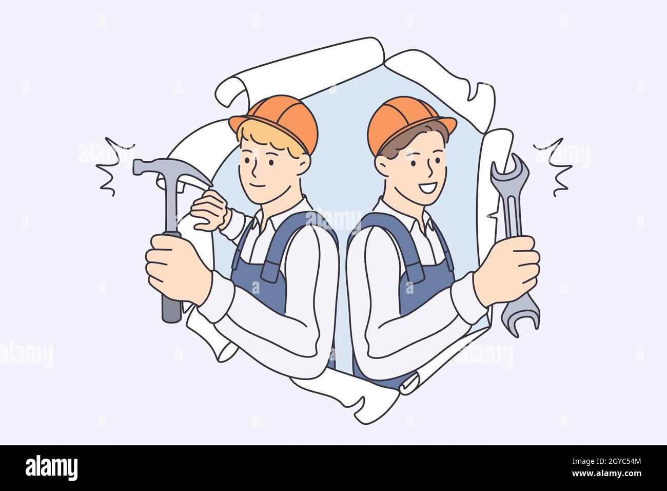 Riparatori durante i lavori di costruzione. Giovani uomini sorridenti lavoratori in caschi e lavoro uniforme in piedi guardando da vecchi sfondi danneggiati tenere Foto Stock