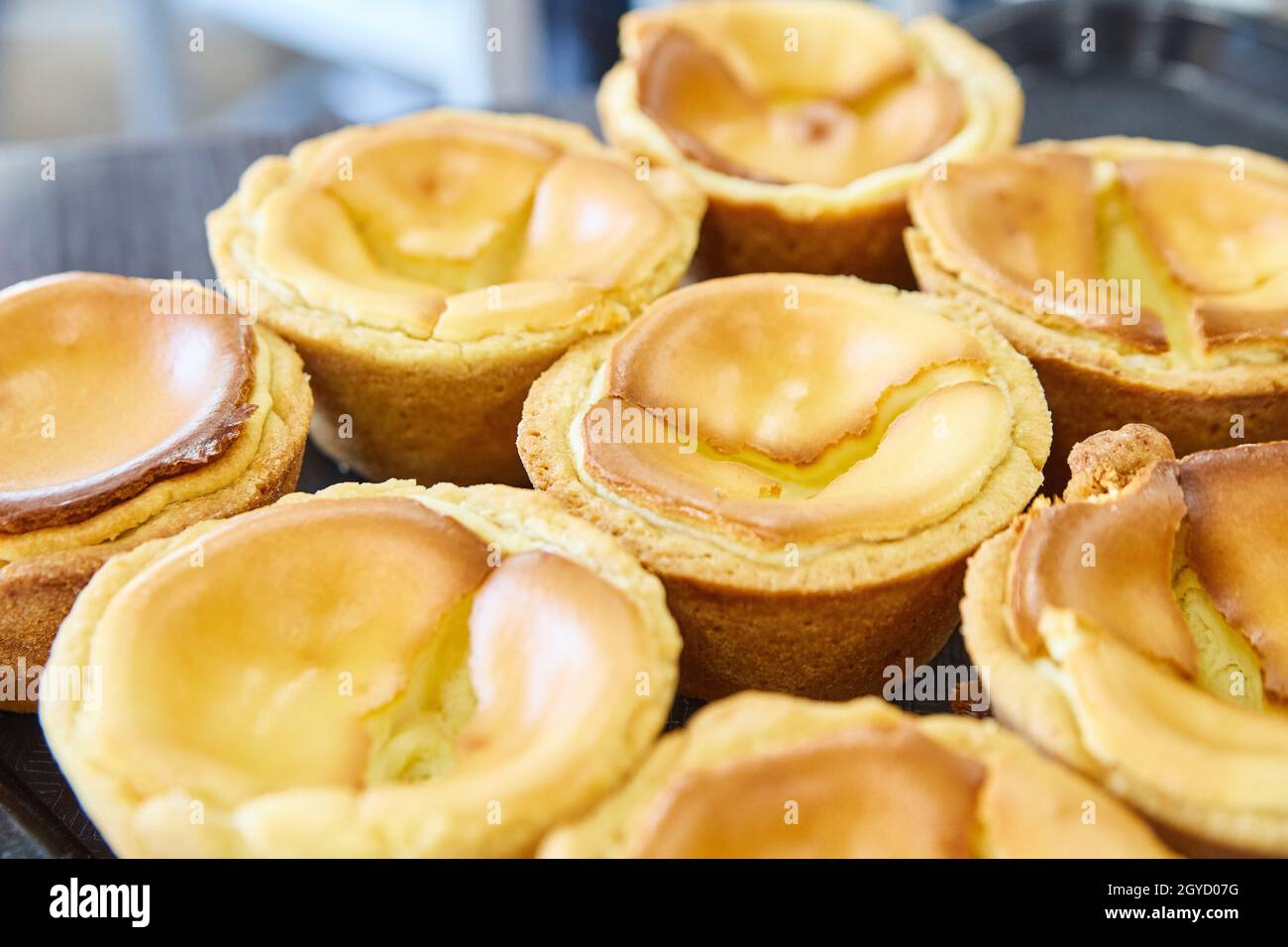 Pasta sfoglia e pasticceria da panetteria locale Foto Stock
