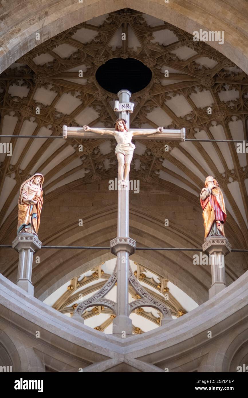 La Croce di Sant'Andrea si arcate con Gesù Cristo al centro. Cattedrale di Wells, Somerset, Inghilterra. Foto Stock