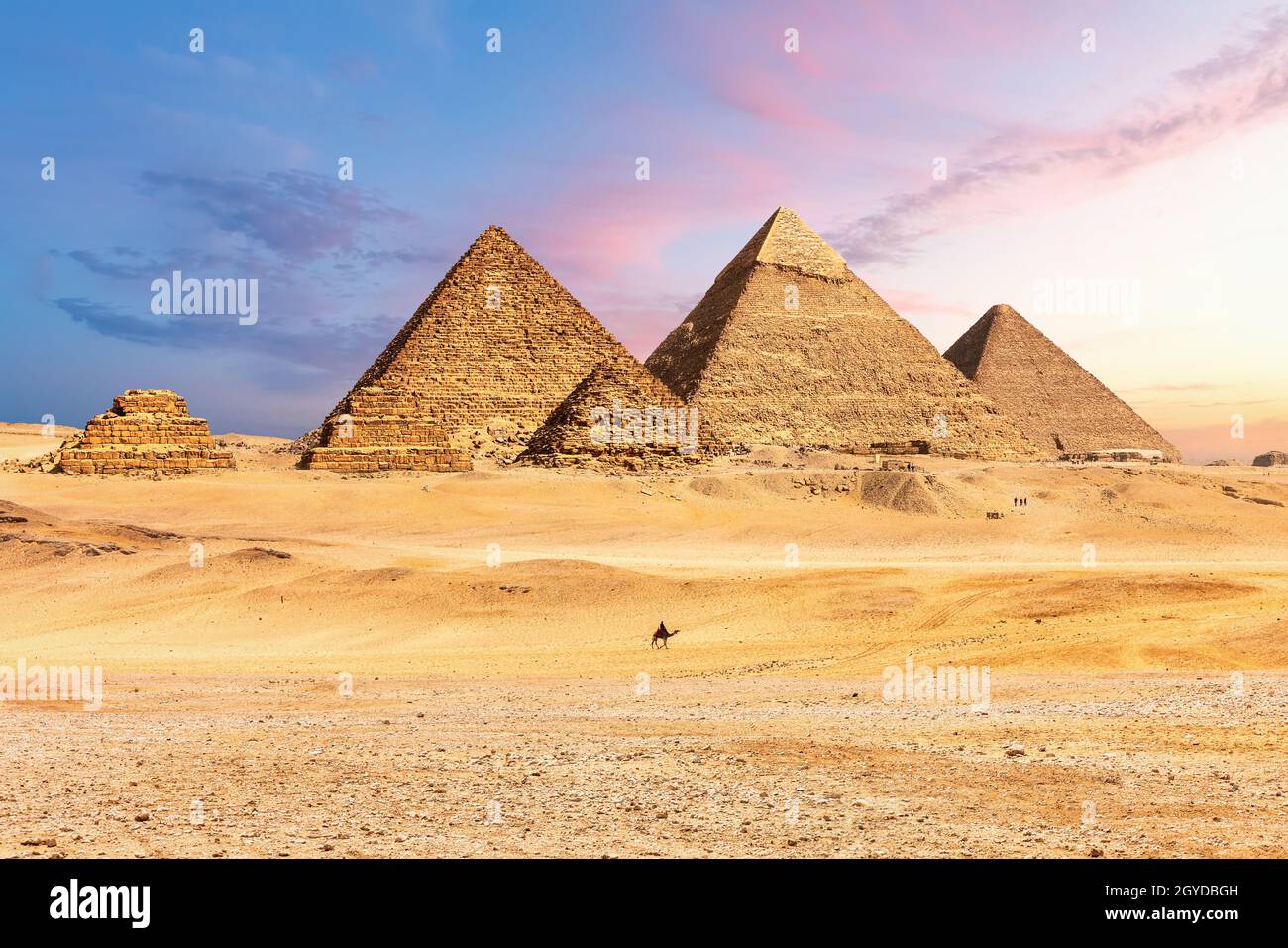 Famose grandi Piramidi d'Egitto, Giza, distretto del Cairo. Foto Stock