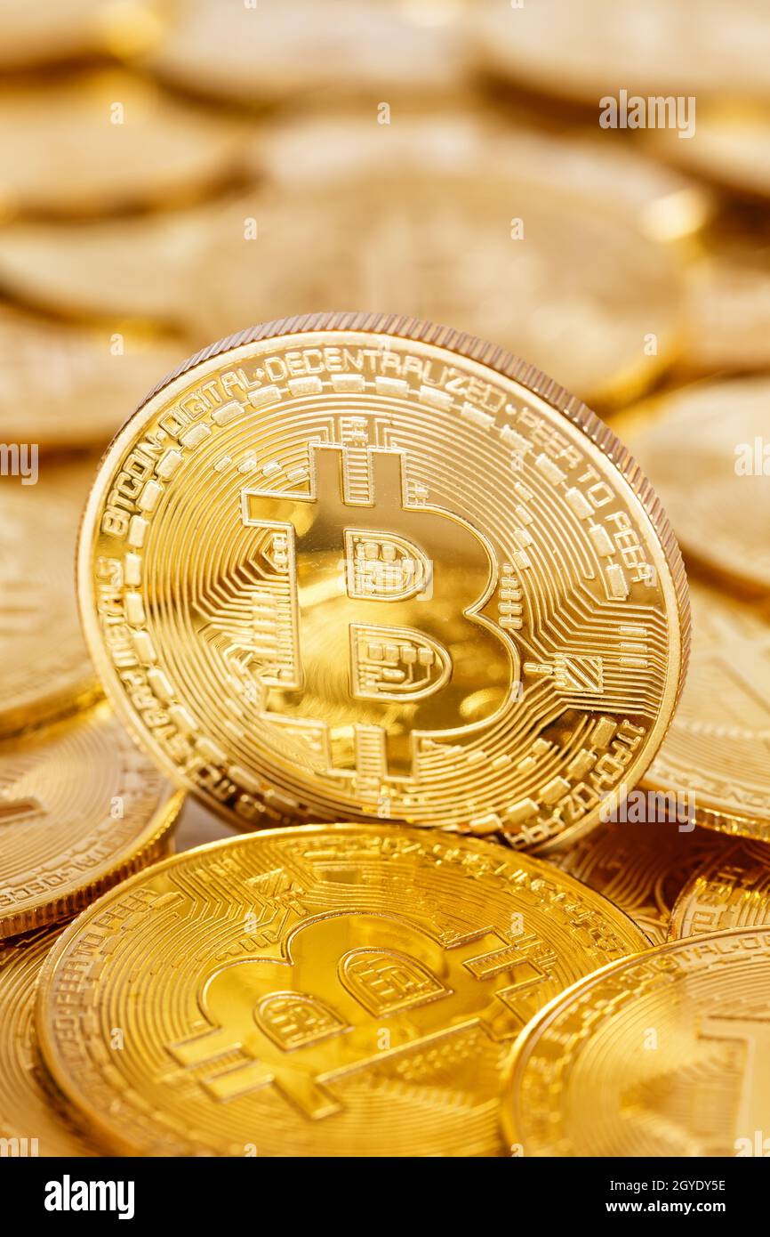 Bitcoin criptovaluta pagamento online pagare denaro digitale criptovaluta business finanzia il formato ritratto bit moneta Foto Stock