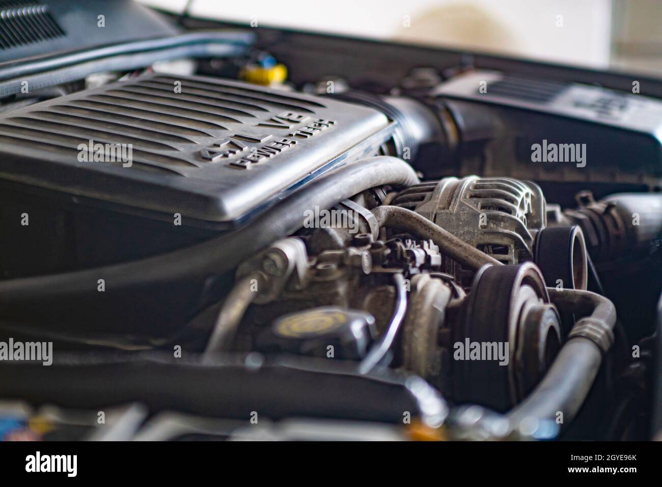 Dettaglio del motore V8 Car pronto per la riparazione Foto Stock