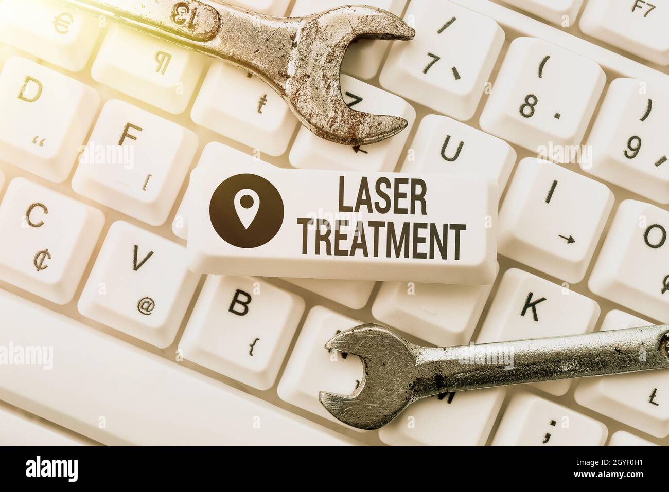 Testo della scrittura trattamento laser, approccio aziendale una qualsiasi delle varie tecniche mediche e chirurgiche utilizzando laser navigazione in Internet e Ricerca in linea Foto Stock