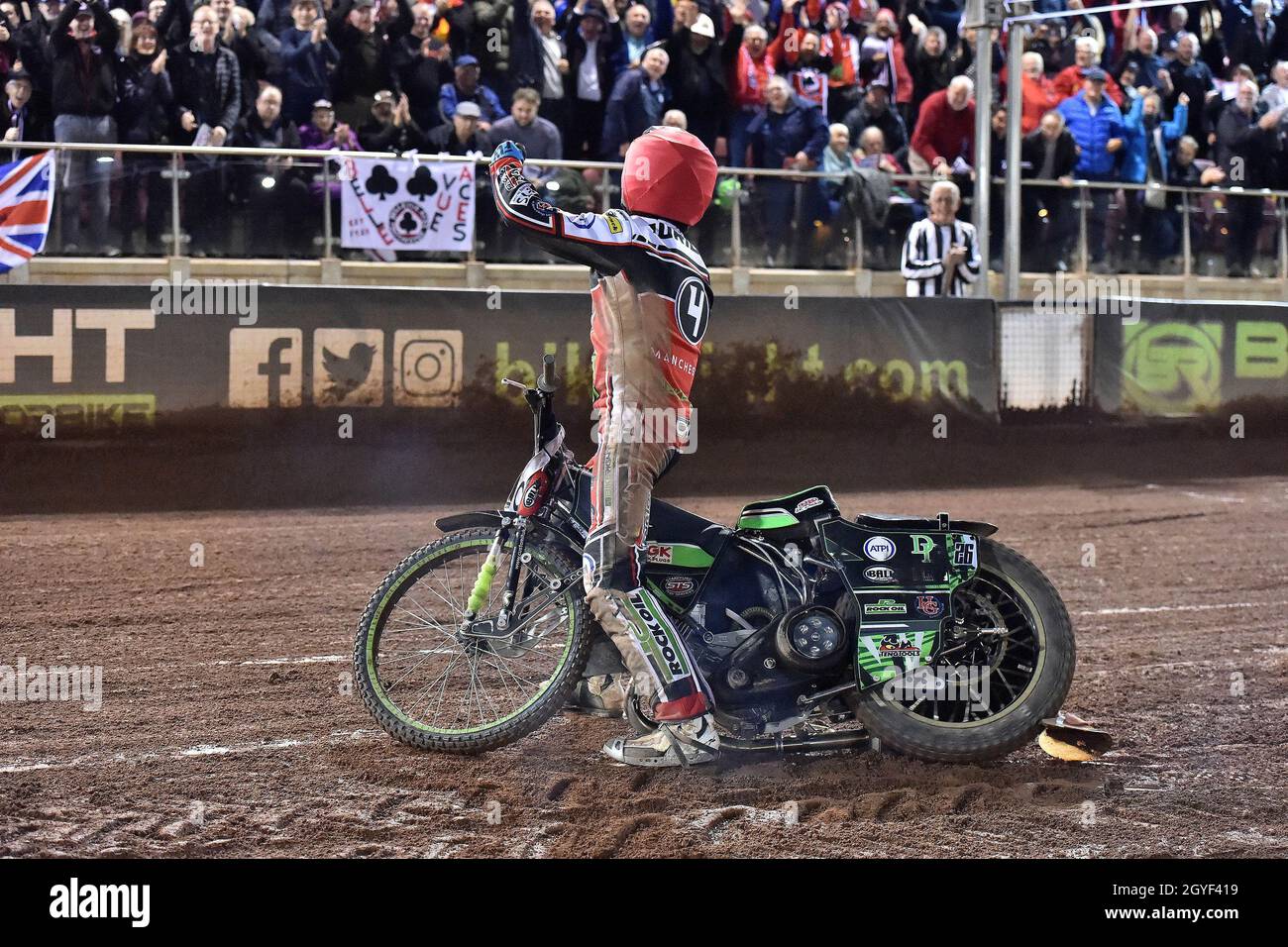 MANCHESTER, REGNO UNITO. 7 OTTOBRE Charles Wright di Belle Vue ‘Bikeright’ Aces durante la Premiership SGB Gioca fuori semifinale seconda tappa tra Belle Vue Aces e Sheffield Tigers al National Speedway Stadium di Manchester giovedì 7 ottobre 2021. (Credit: Eddie Garvey | MI News) Credit: MI News & Sport /Alamy Live News Foto Stock