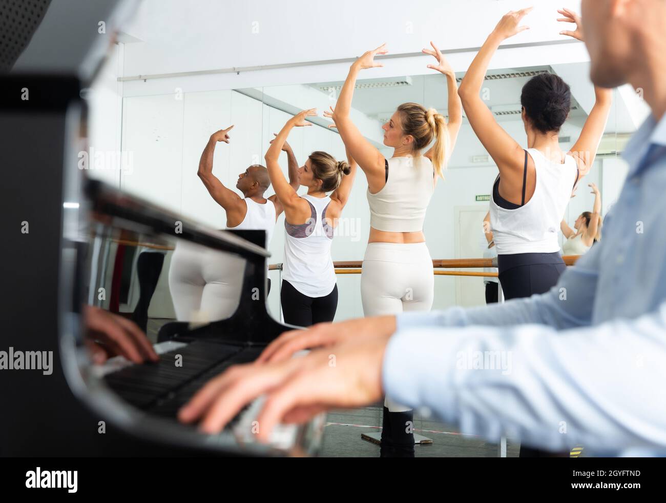 Classe di balletto abbinata alla scuola di balletto Foto Stock