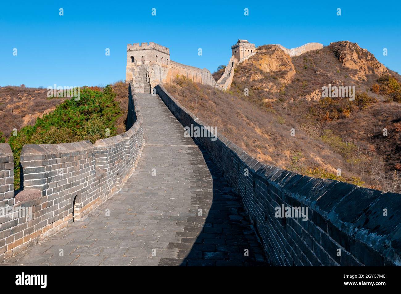 Grande muro della Cina prospettiva grandangolare con spazio copia, Jinshanling, Cina. Foto Stock