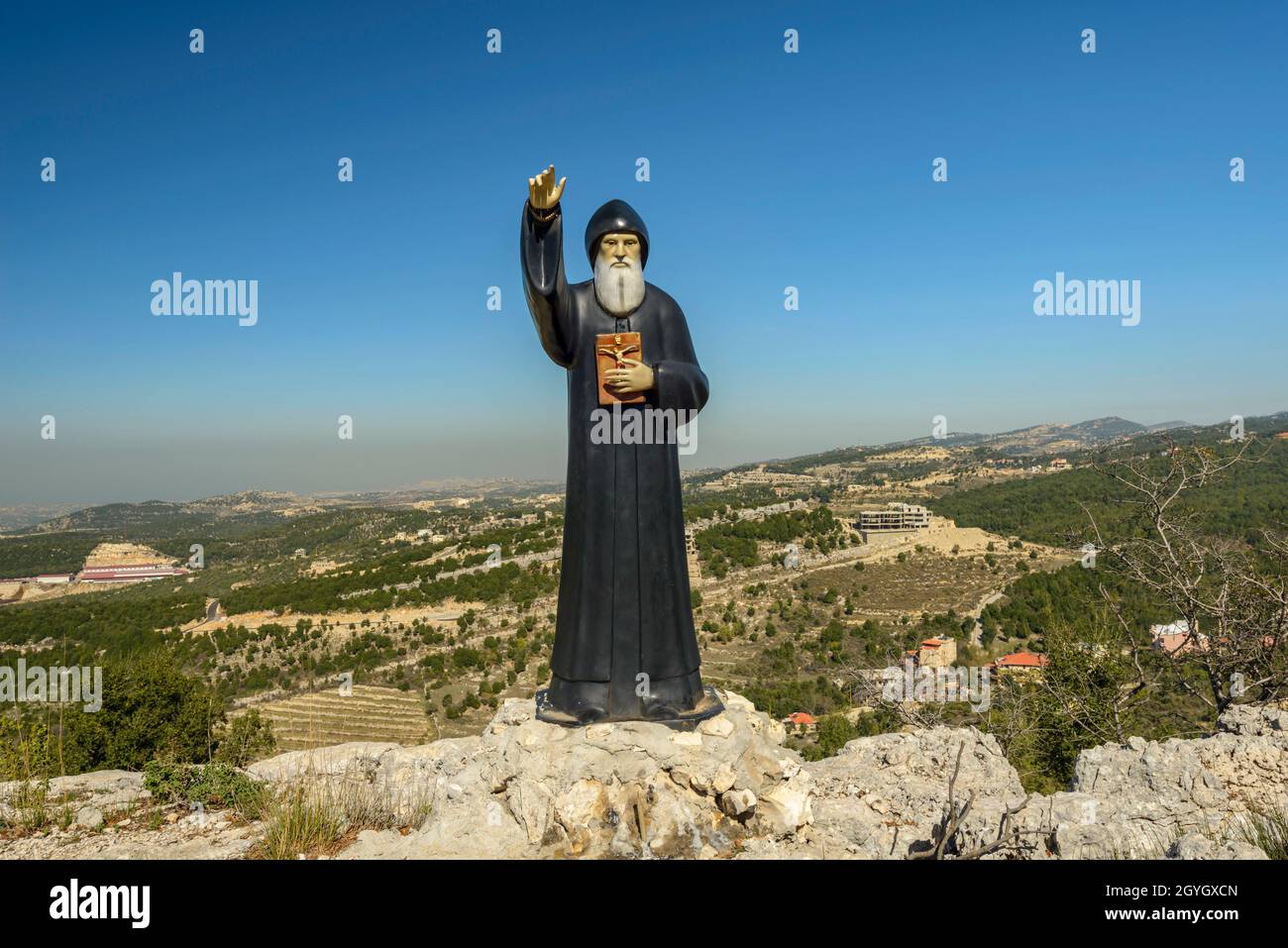 LIBANO, MONTE LIBANO, ANNAYA, ED DAIDABE, STATUA DI SAINT-CHARBEL VICINO AL MONASTERO DI SAINT-MARON E L'EREMO DI SAINT-CHARBEL Foto Stock