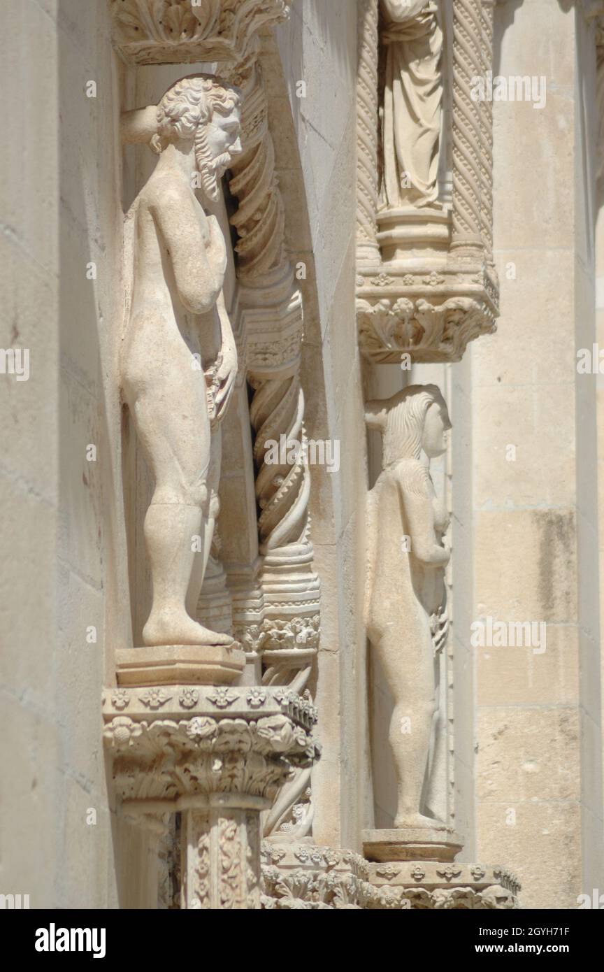 Portale con Adamo ed Eva - Cattedrale di San Giacomo / Katedrala sv. Jakova - Šibenik - Città vecchia nella Dalmazia centrale, costa adriatica, Croazia Foto Stock