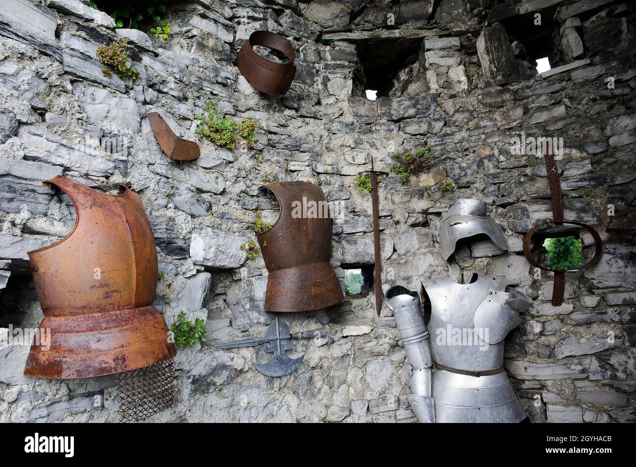 Europa, Italia, Lombardia, provincia di Lecco, Lago di Lario, Varenna, Castello di Vezio e i suoi fantasmi. Foto Stock