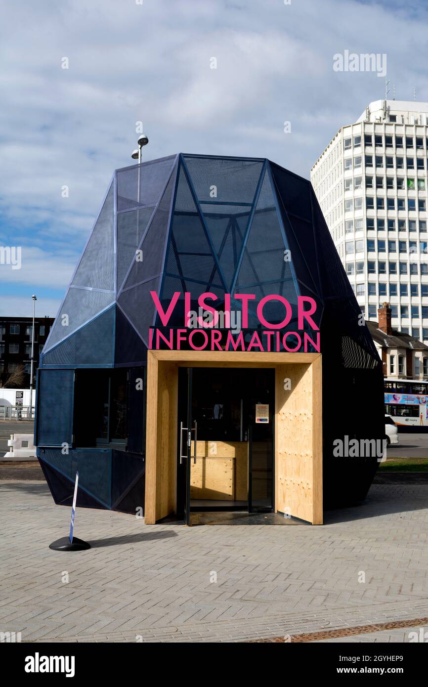 Visitor Information Building, vicino alla stazione ferroviaria di Coventry, West Midlands, Inghilterra, Regno Unito Foto Stock
