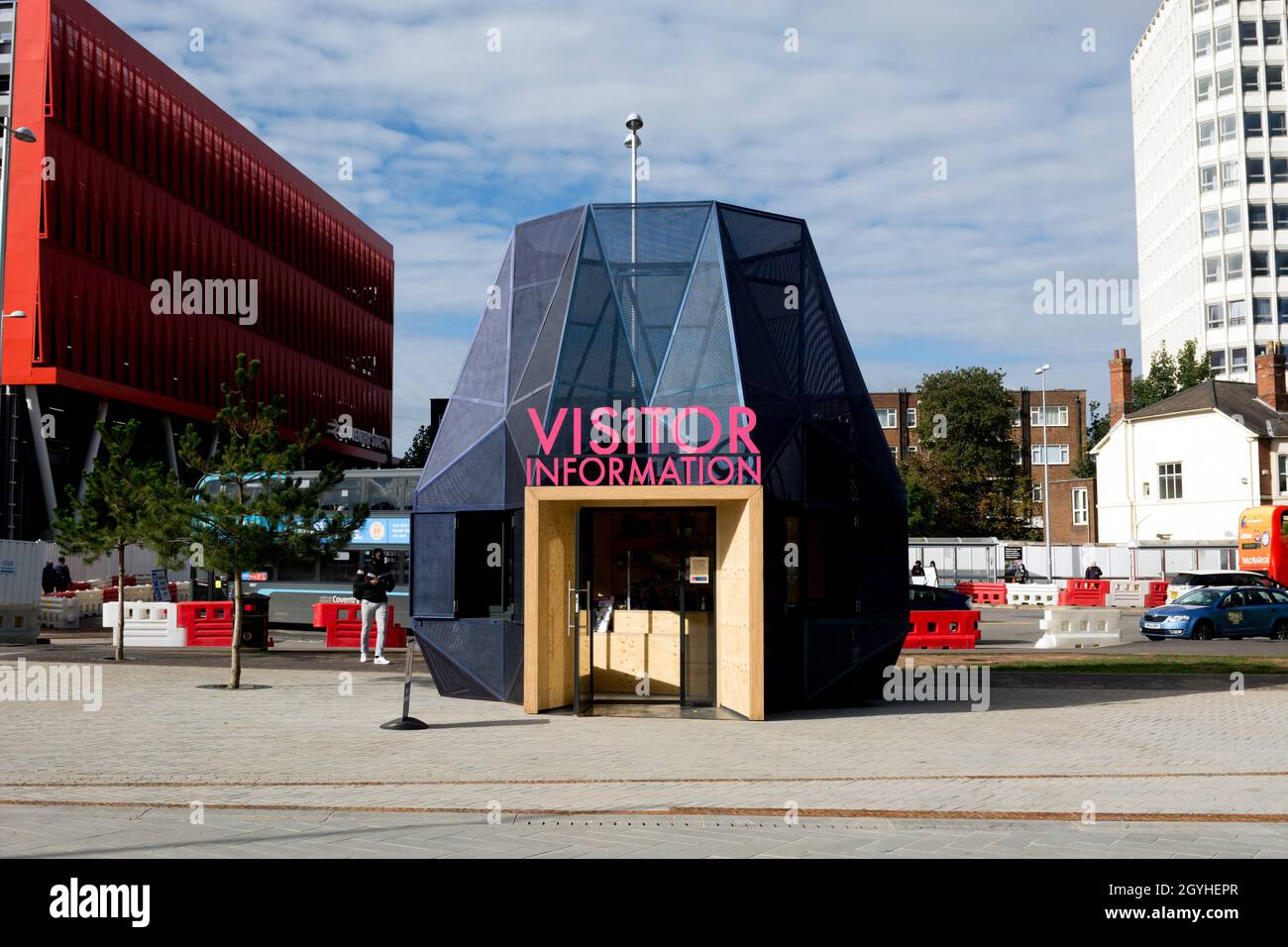 Visitor Information Building, vicino alla stazione ferroviaria di Coventry, West Midlands, Inghilterra, Regno Unito Foto Stock