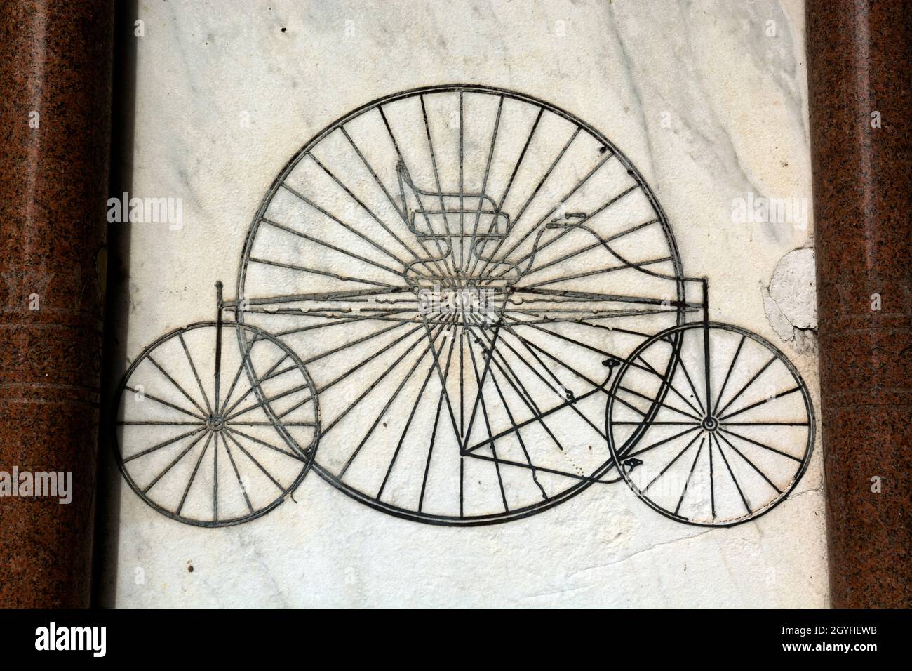 James Starley Memorial Detail, Warwick Row, Coventry, West Midlands, Inghilterra, REGNO UNITO Foto Stock