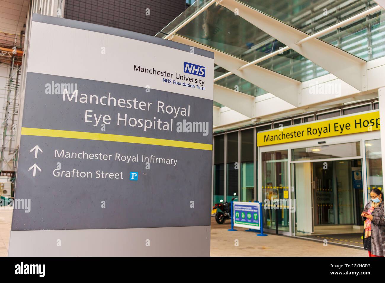 Manchester Royal Eye Hospital è parte di un grande ospedale di insegnamento e ha un forte legame con l'Università di Manchester. Foto Stock