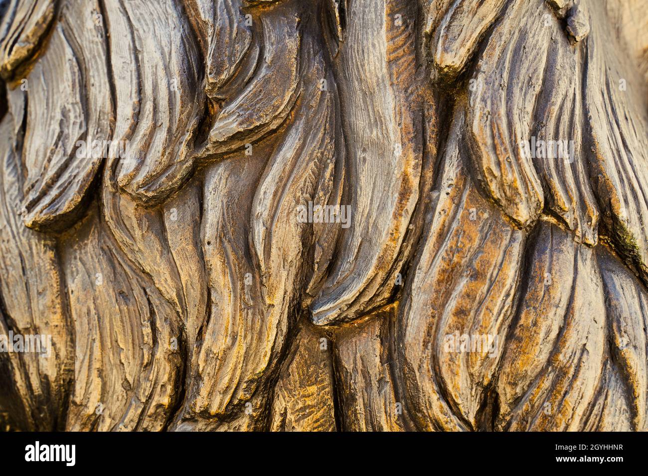 primo piano vista frontale della scultura in bronzo ciocche di capelli texture Foto Stock